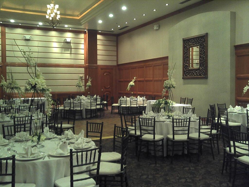 Royal Garden Reynosa Hotel ภายนอก รูปภาพ